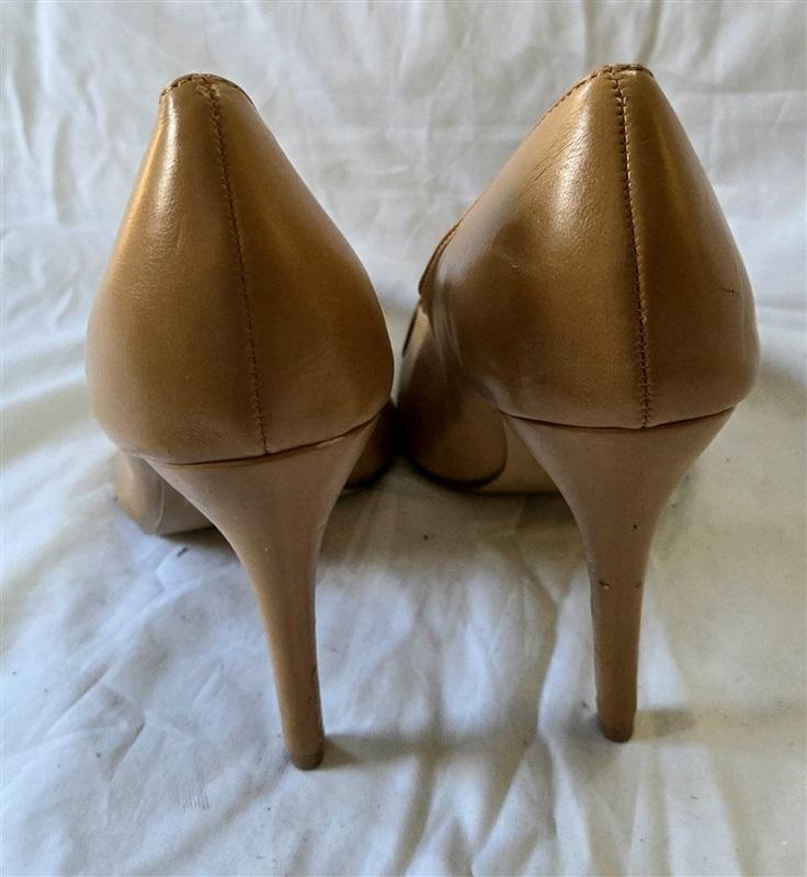 NWOT Express 9 Classic Pointed Toe Tan Leather Pumps 129962