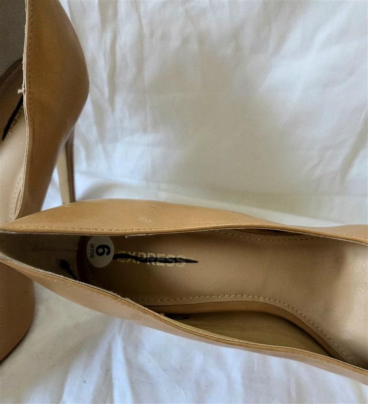 NWOT Express 9 Classic Pointed Toe Tan Leather Pumps 129962