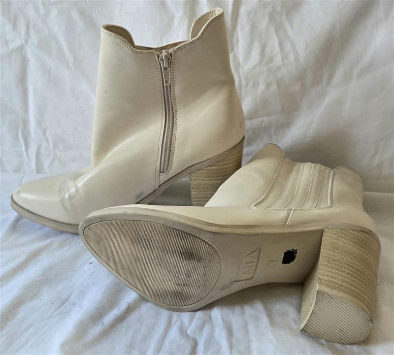 NWOT Mia 7 Western Stack Heel Faux Leather Woven Ankle Boot Booties Ivory 129964