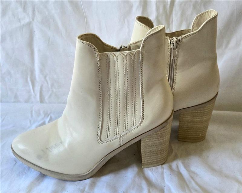 NWOT Mia 7 Western Stack Heel Faux Leather Woven Ankle Boot Booties Ivory 129964