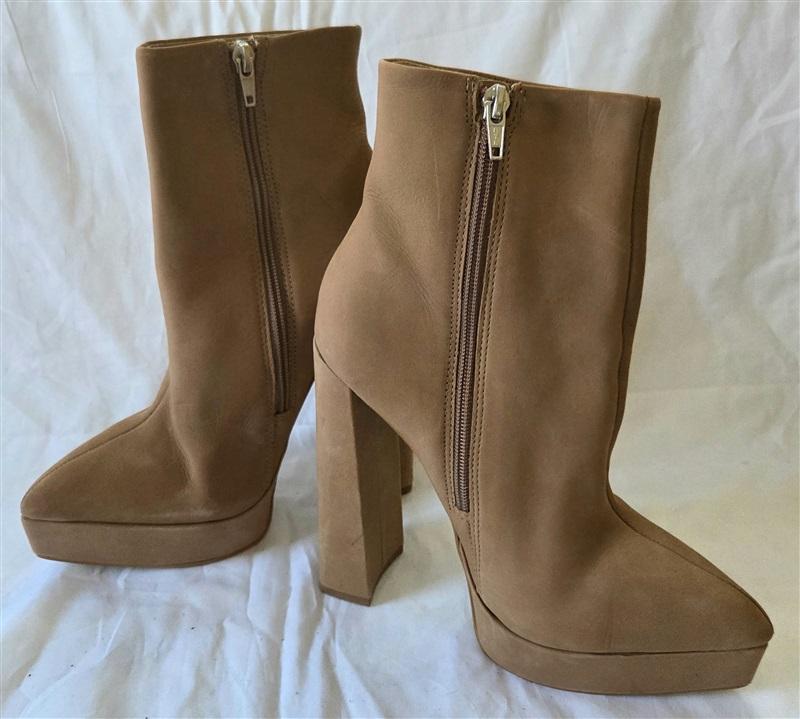 NWOT Steve Madden 7 Dalina Platform Heeled Boots Brown 129965