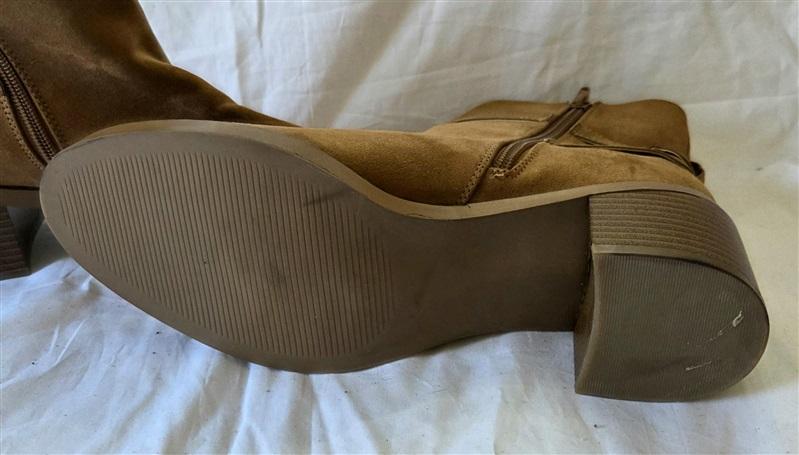 NWOT Loft 9 Almond Toe Block Heel Buckle Ankle Boot Booties Brown 129966