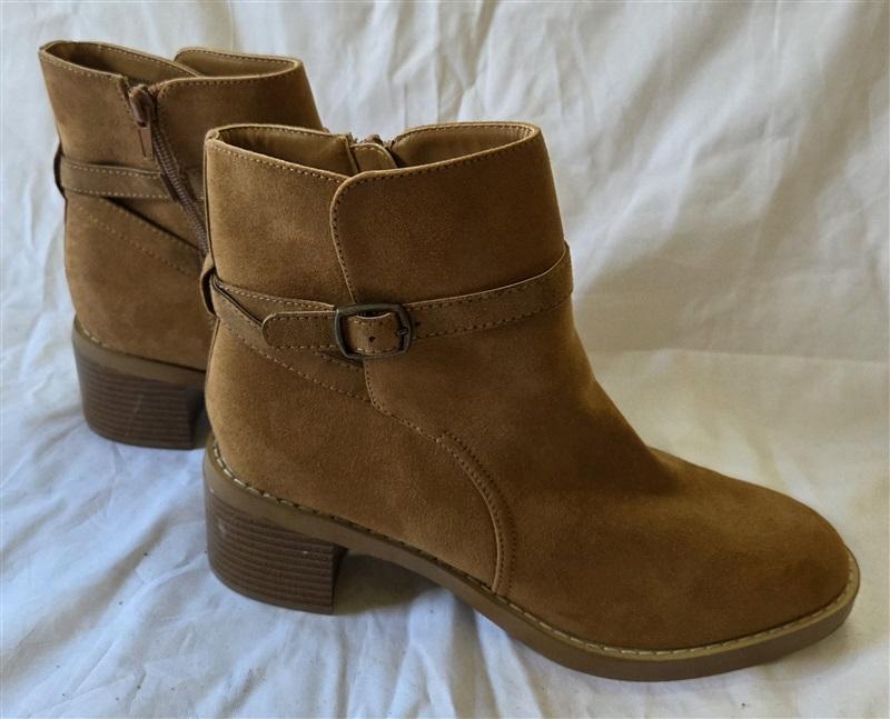 NWOT Loft 9 Almond Toe Block Heel Buckle Ankle Boot Booties Brown 129966