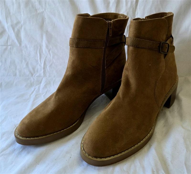 NWOT Loft 9 Almond Toe Block Heel Buckle Ankle Boot Booties Brown 129966