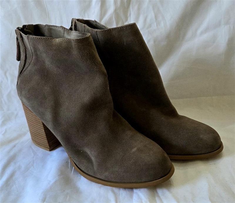 NWOTD Urban Outfitters Suede Stacked Heel Ankle Boots Taupe 129968
