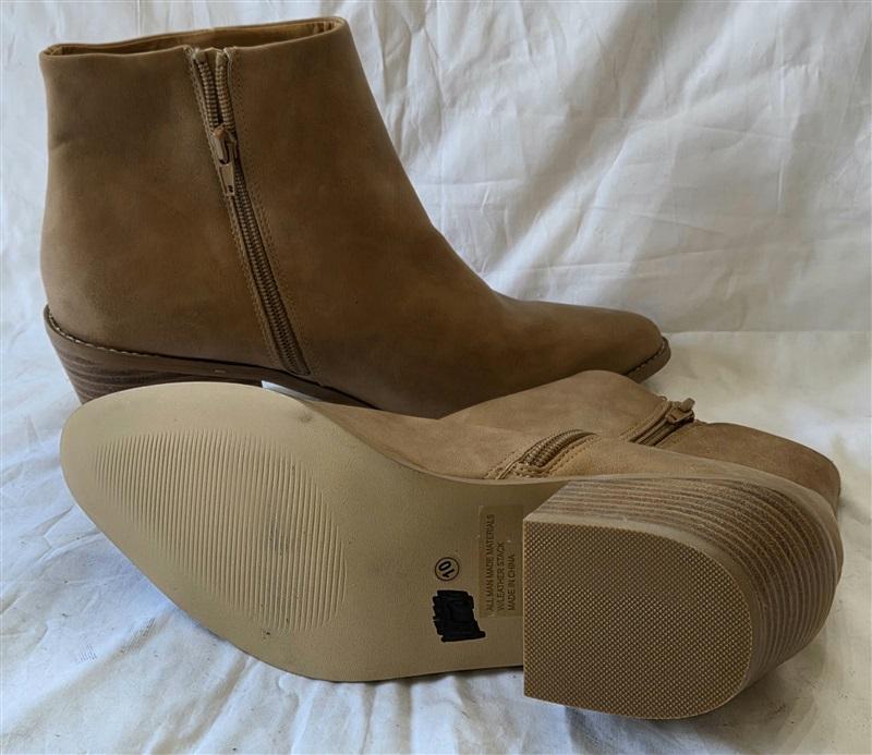 NWOT Report 10 Odeza Tan Cowboy Boots Stacked Heel 129969