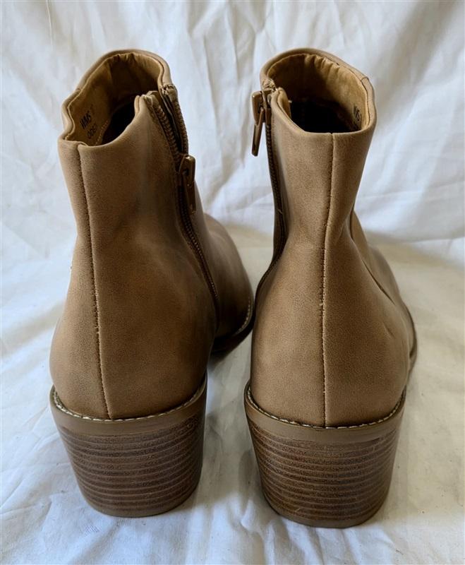 NWOT Report 10 Odeza Tan Cowboy Boots Stacked Heel 129969