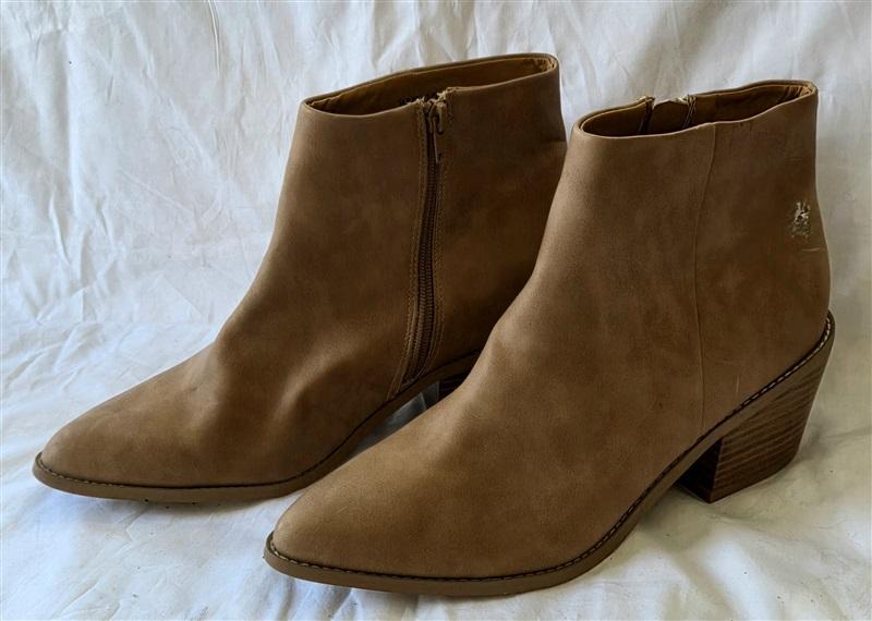 NWOT Report 10 Odeza Tan Cowboy Boots Stacked Heel 129969