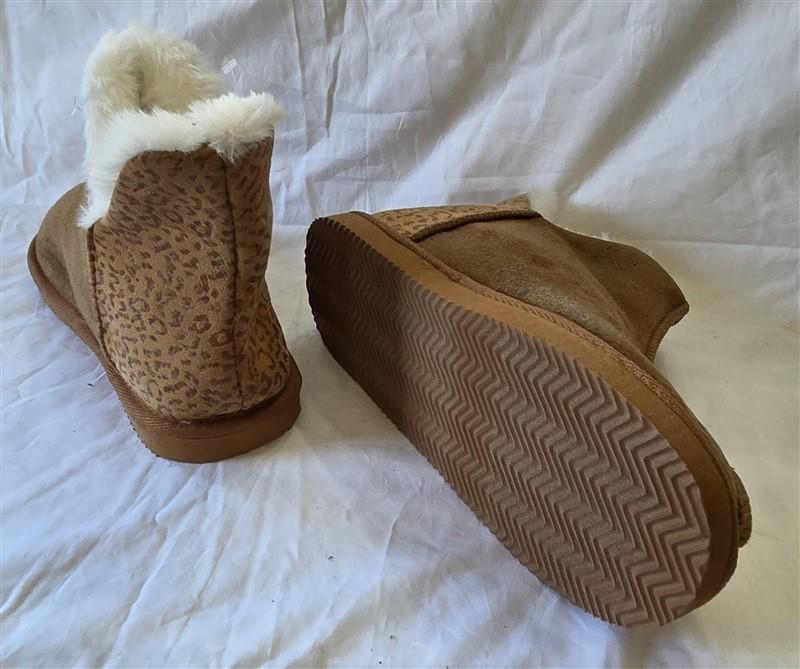 NWOT Jessica Simpson M 7-8 Plush Slippers Scuffs Cheetah Brown 129970