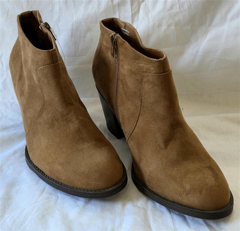 NWOT Market Spruce 10 Ankle Boots Brown Suede 129981