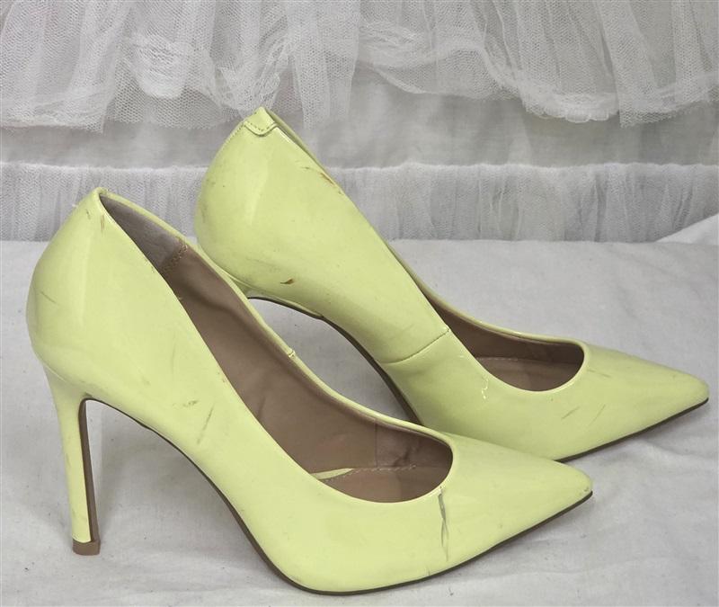 NWOT Express 6 Classic Pointed Toe Patented Leather Yellow Pumps 130248