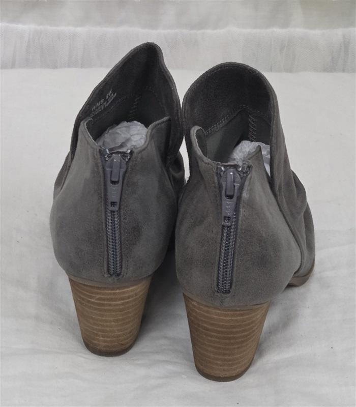 NWOT Report Clarice 8 Wide Gray Booties Ankle Boots 130250