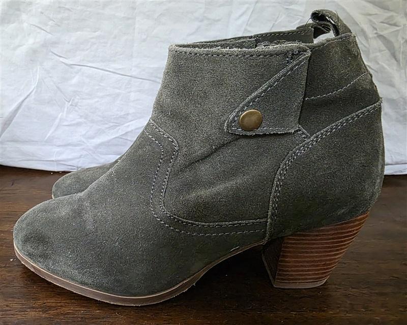NWOT Diba 7.5 Olive Green Suede Stacked Heel Ankle Boots 130251
