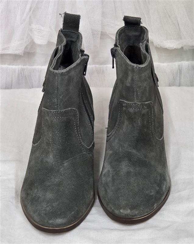 NWOT Diba 7.5 Olive Green Suede Stacked Heel Ankle Boots 130251