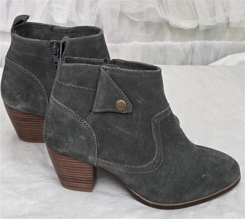NWOT Diba 7.5 Olive Green Suede Stacked Heel Ankle Boots 130251