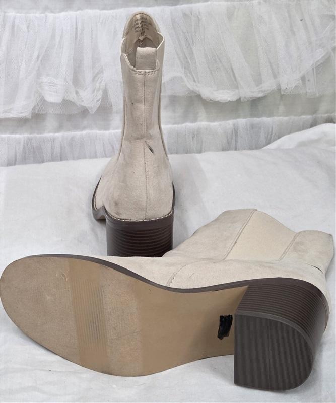 NWOT Loft 8.5 Almond Toe Block Heel Ankle Faux Suede Boot Booties Cream 130254