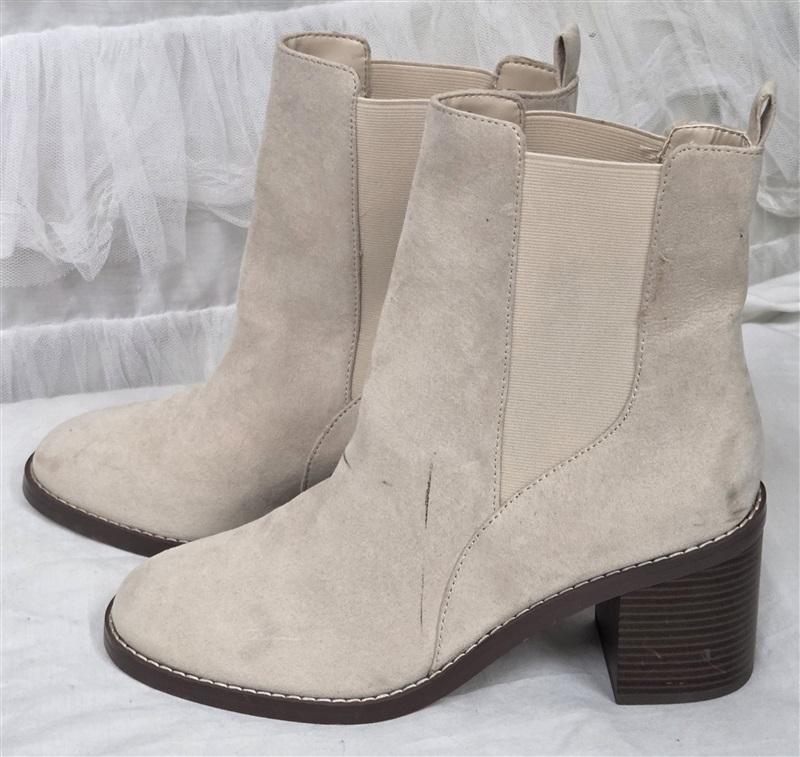 NWOT Loft 8.5 Almond Toe Block Heel Ankle Faux Suede Boot Booties Cream 130254