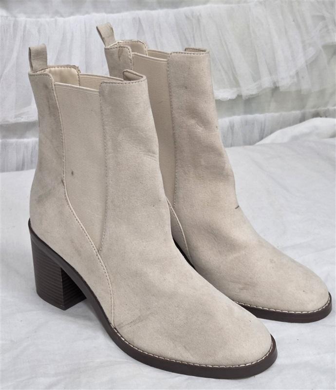 NWOT Loft 8.5 Almond Toe Block Heel Ankle Faux Suede Boot Booties Cream 130254