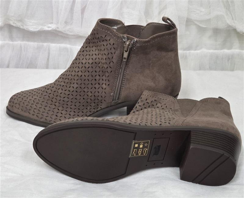 NWOTD Market Spruce 8 Qwin Pierced Side Ankle Booties Taupe 130255