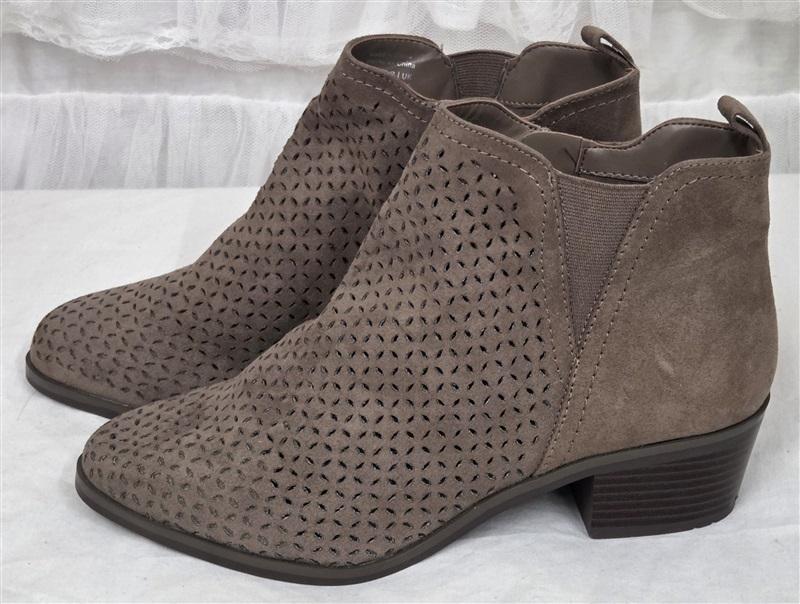 NWOTD Market Spruce 8 Qwin Pierced Side Ankle Booties Taupe 130255