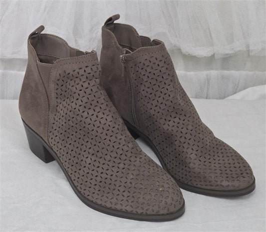 NWOTD Market Spruce 8 Qwin Pierced Side Ankle Booties Taupe 130255