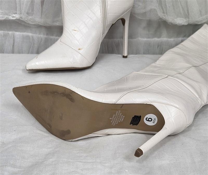NWOTD Express 9 Knee High Stiletto's Heel Faux Crocodile Ivory Boots 125720