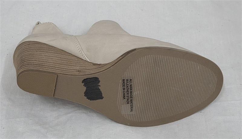 NWOT Report 8.5 Gabott Cut Out Ivory Booties Ankle Boots 130257