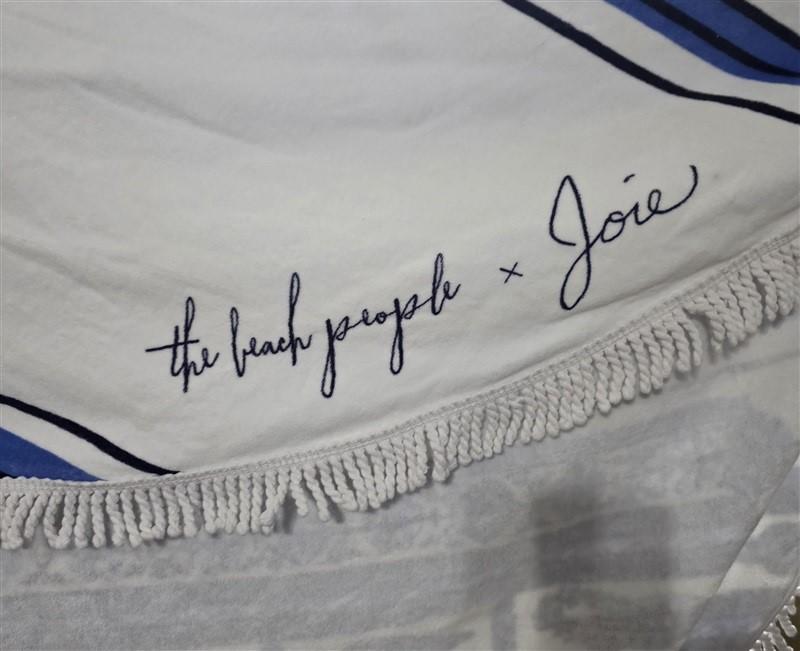 NWOTD The Beach People Joie Blue White Round Towel Fringe 130401