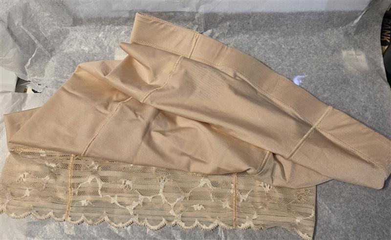 NWT RED HOT by SPANX Half Slip 10182R Beige XL 130828