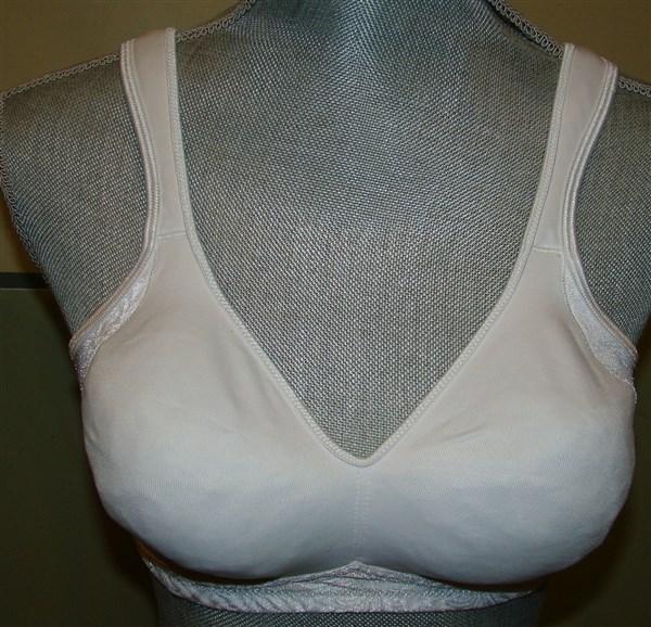NWOT Playtex 46DD Seamless Smoothing Wirefree Bra 4049 White 130858