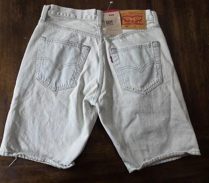 NWT Levis 29 Original Fit 501 Hem 9" Distressed Denim Jean Shorts 130905