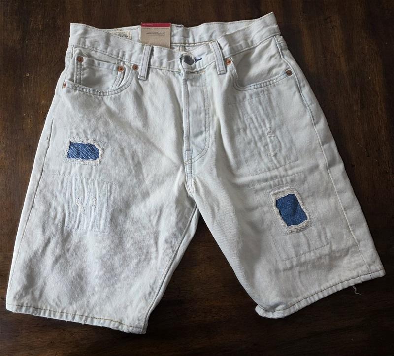 NWT Levis 29 Original Fit 501 Hem 9" Distressed Denim Jean Shorts 130905