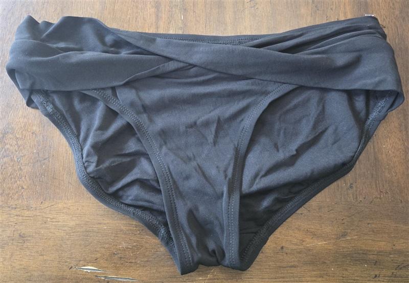 NWOT Robin Piccone M Lily Twisted Bikini Swim Bottom Black 130914