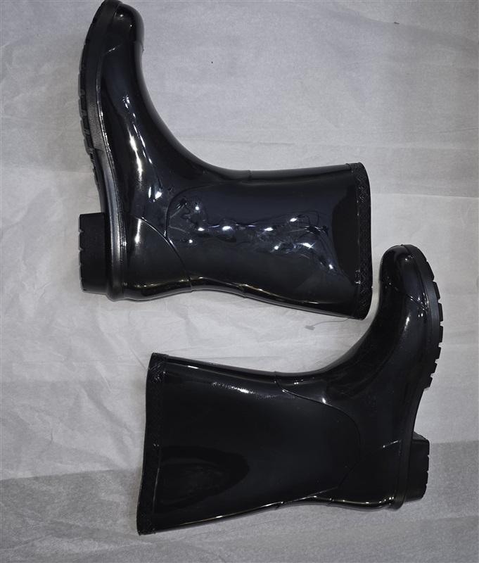 NWOT Ugg 7 Sienna Short Rain Boots Black Shiny 131125