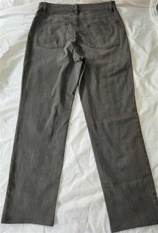 NWOT Eileen Fisher 10 Gray Stretch Straight Jeans Denim Pants 131248