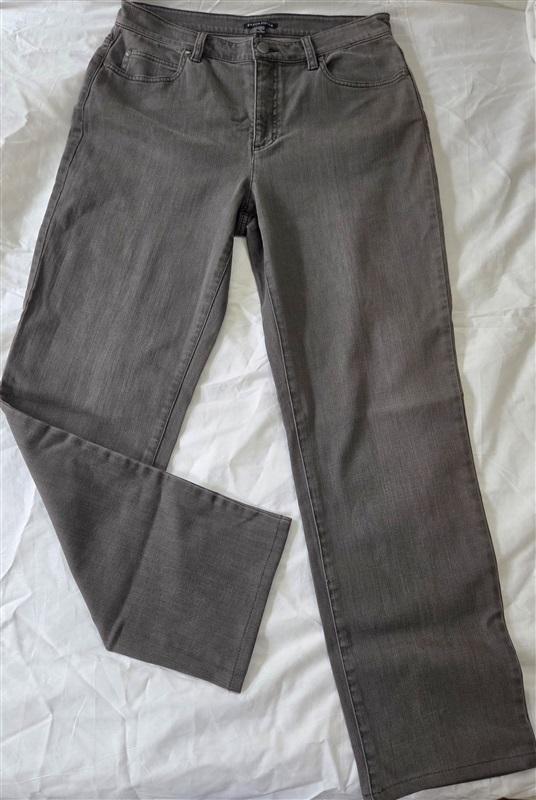 NWOT Eileen Fisher 10 Gray Stretch Straight Jeans Denim Pants 131248