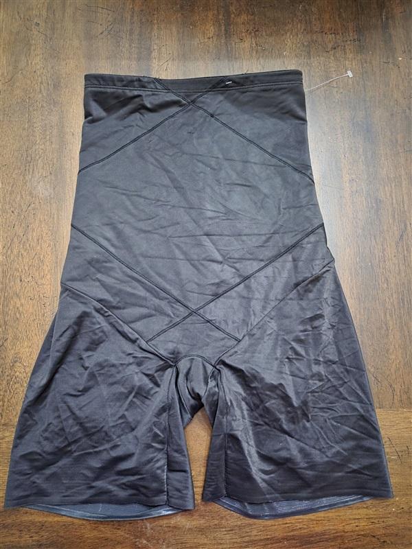 NWOT MiracleSuit M Instant Tummy Tuck Hi-Waist Thigh Slimmer 2419 Black 131356