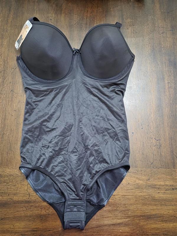 NWT Miraclesuit 38D Ex Firm low back Bodybriefer Back Magic 2850 Black 131371