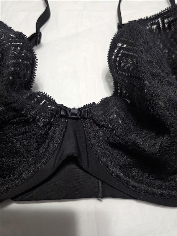 NWOT Chantelle 34C 10Q1 EVERYDAY GRAPHIQUE UNDERWIRE LACE PLUNGE BRA 131408