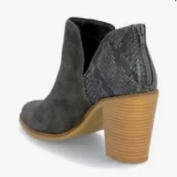 NWOT DV8 Dolce Vita 7.5 Shai Heeled Snake & Suede Gray ankle boot 131434