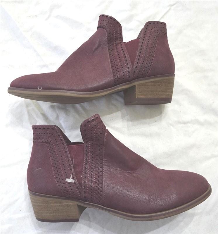 NWOT Mia Jayden Red Punched Faux Leather Ankle Boots Booties 131438