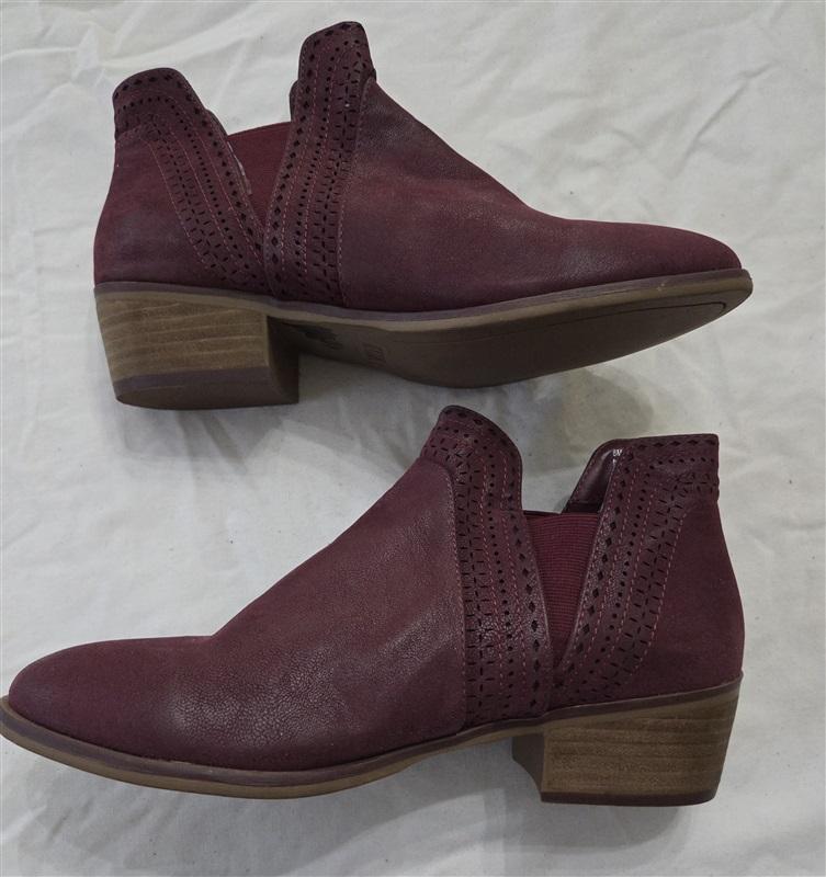 NWOT Mia Jayden Red Punched Faux Leather Ankle Boots Booties 131438