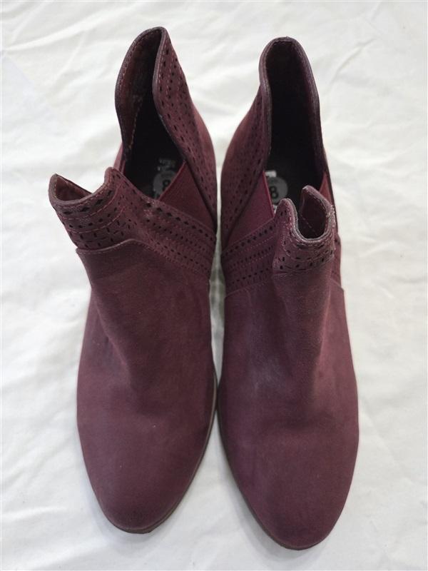 NWOT Mia Jayden Red Punched Faux Leather Ankle Boots Booties 131438