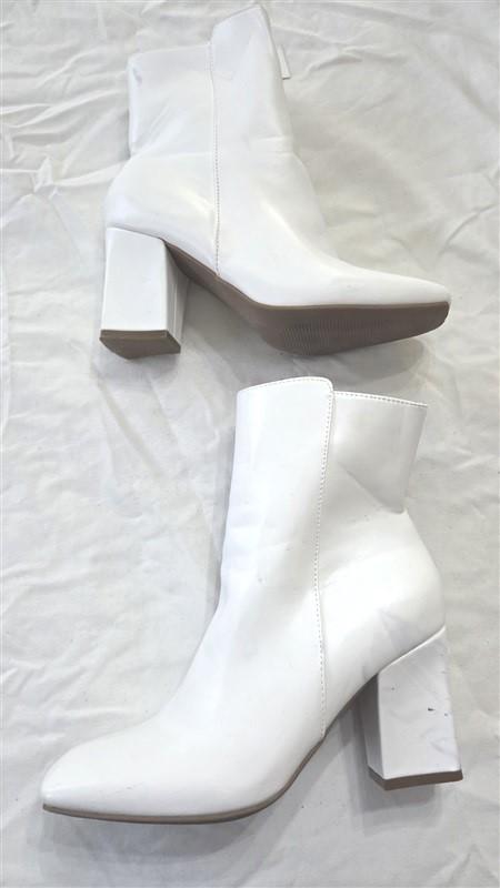 NWOT Chelsea 7.5 White Ankle Boots Faux Leather Zip Up 131440