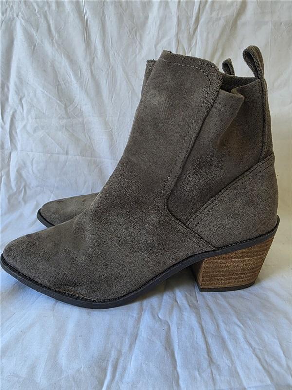 NWOT Dolce Vita 7 Oster Western Ankle Boots Gray Suede 131441