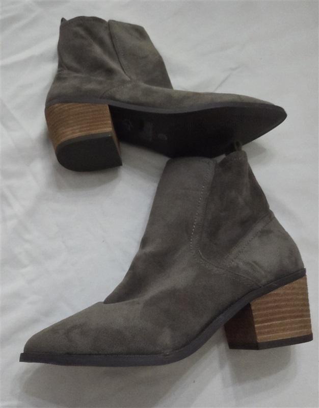 NWOT Dolce Vita 7 Oster Western Ankle Boots Gray Suede 131441