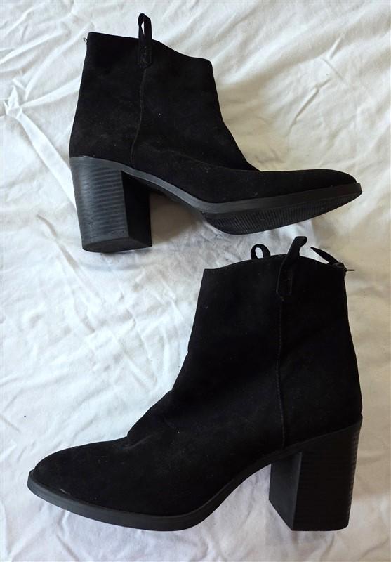 NWOT Maurices 9.5 Black Faux Suede Stacked Heel Ankle Boots 131443