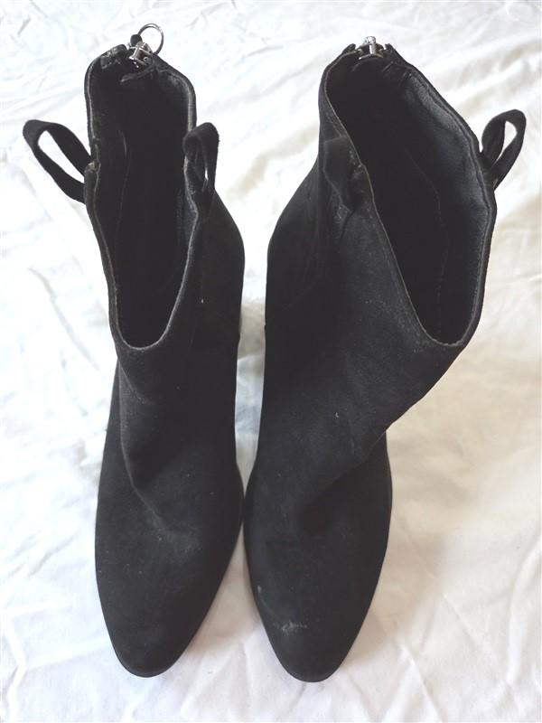 NWOT Maurices 9.5 Black Faux Suede Stacked Heel Ankle Boots 131443