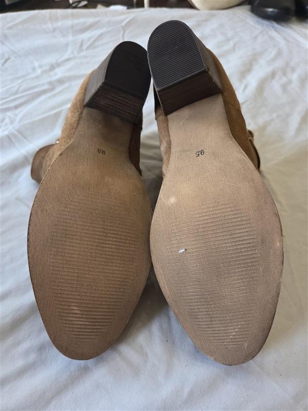 NWOT Diba 9.5 Tan Suede Strappy Stacked Heel Ankle Boots Booties 131444