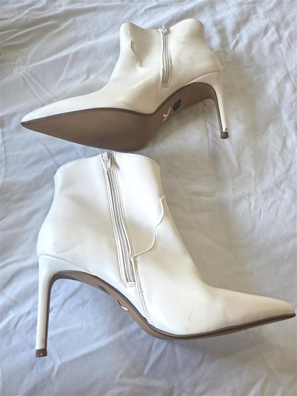 NWOT Express 9 Spike Heel Pointy Toe Ivory Ankle Boot Booties 131445